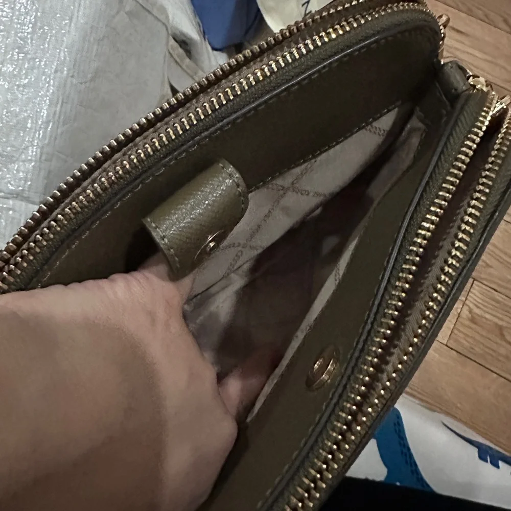Michael Kors Olive Green Bag - Picture 4 of 7